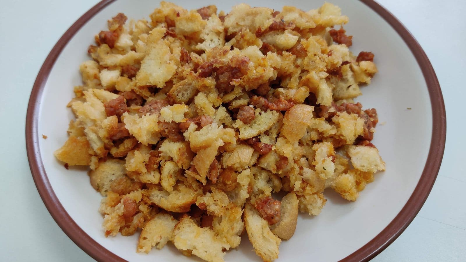 Migas con chorizo