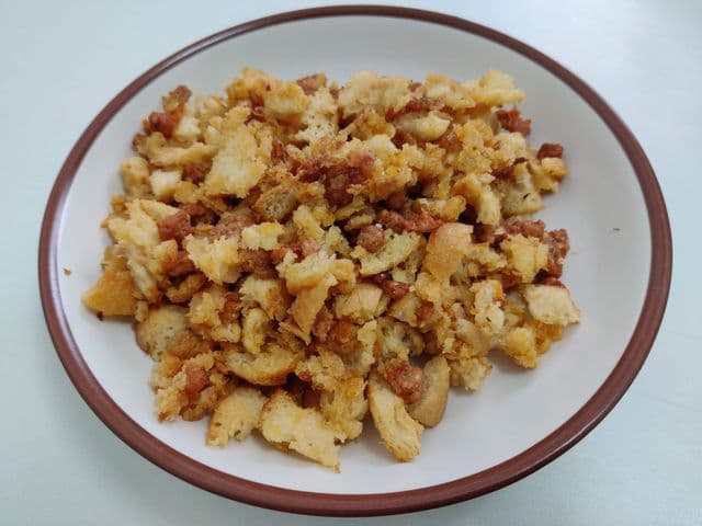 Migas con chorizo