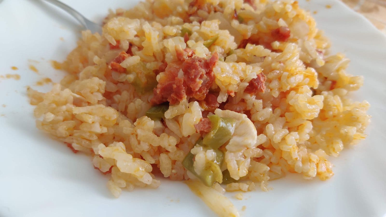 Paella de carne y verduras