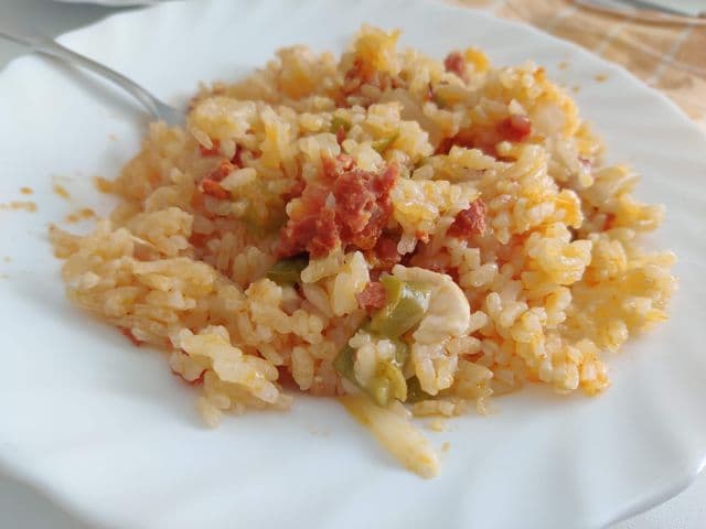 Paella de carne y verduras
